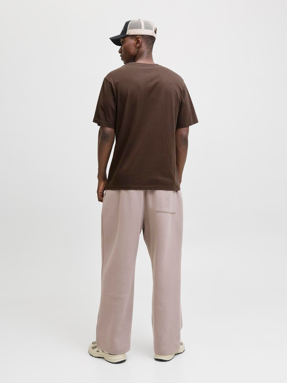 model_shot-back